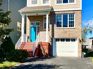 15 Lowther Ln, Bedford, NS B4B 0L6