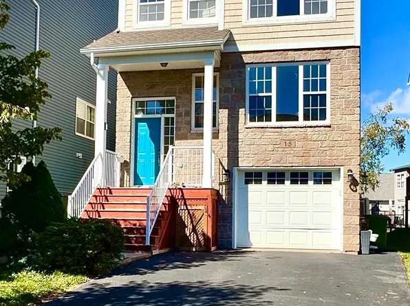 15 Lowther Ln, Bedford, NS B4B 0L6