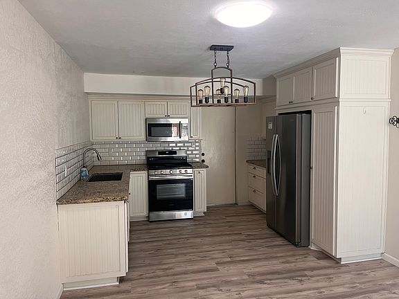 5th image of 3940 Silver Leaf Dr