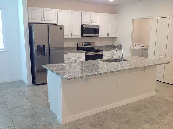 4th image of 1213 SW Emerald Ave