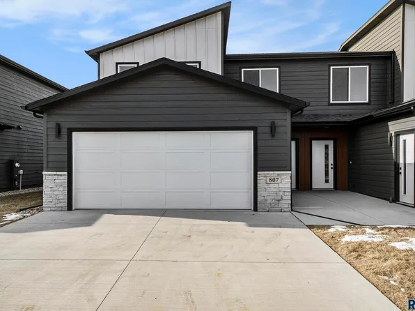 807 N Marquette Pl, Sioux Falls, SD 57110