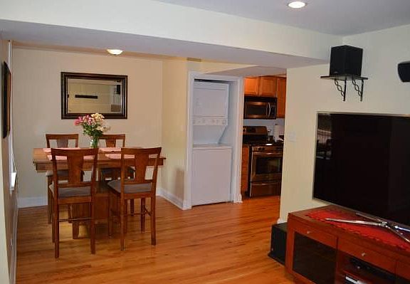 3rd image of 954 W Belle Plaine Ave APT G