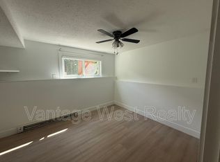 907 Sutherland Ave #1, Kelowna, BC V1Y5X6