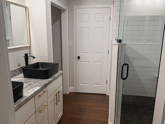 4th image of 217 S Spring St