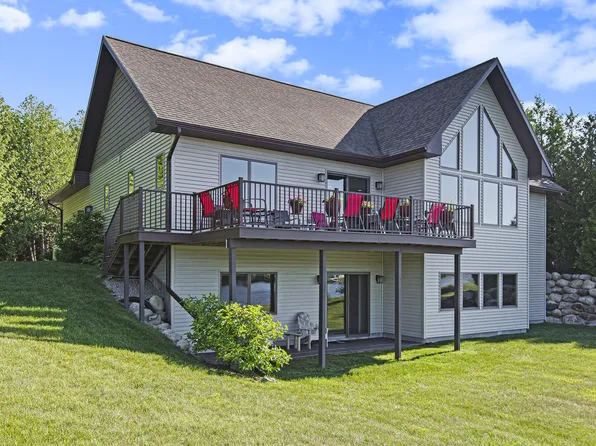 1727 Lindburgh Ln, Cheboygan, MI 49721