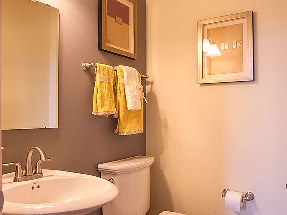 Brandwyine powder room