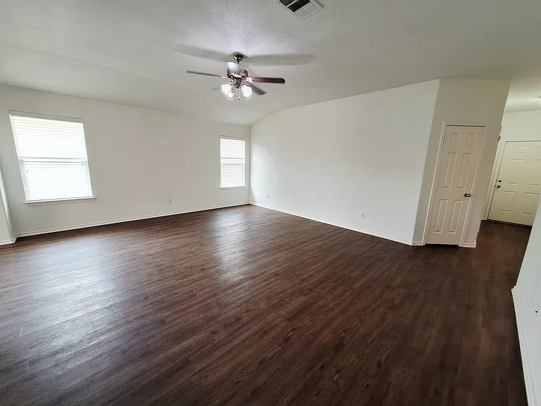 325 Comal Run — Photo 17