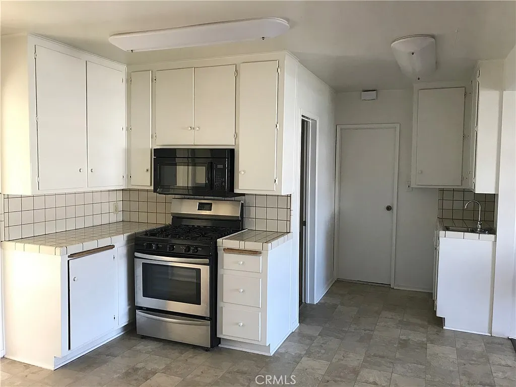 3 bed, 1122 sqft, $3,100 — Photo 4