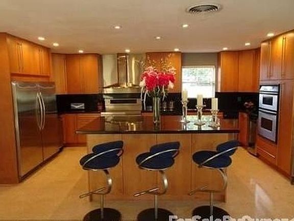 2nd image of 2924 NE 21st Ter