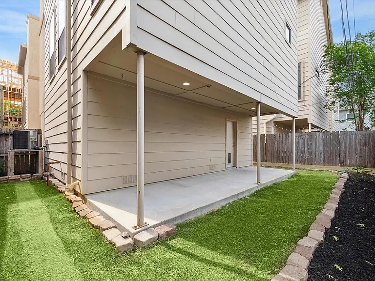 1105 W 21st St #B — Photo 24
