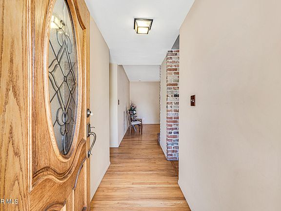 4th image of 1737 Wellesley Dr