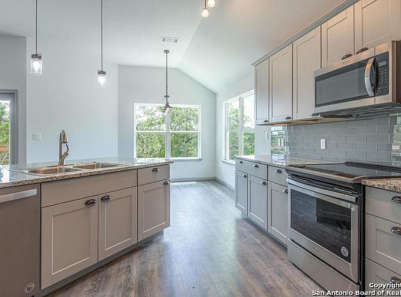 4th image of 1115 Cedar Bnd