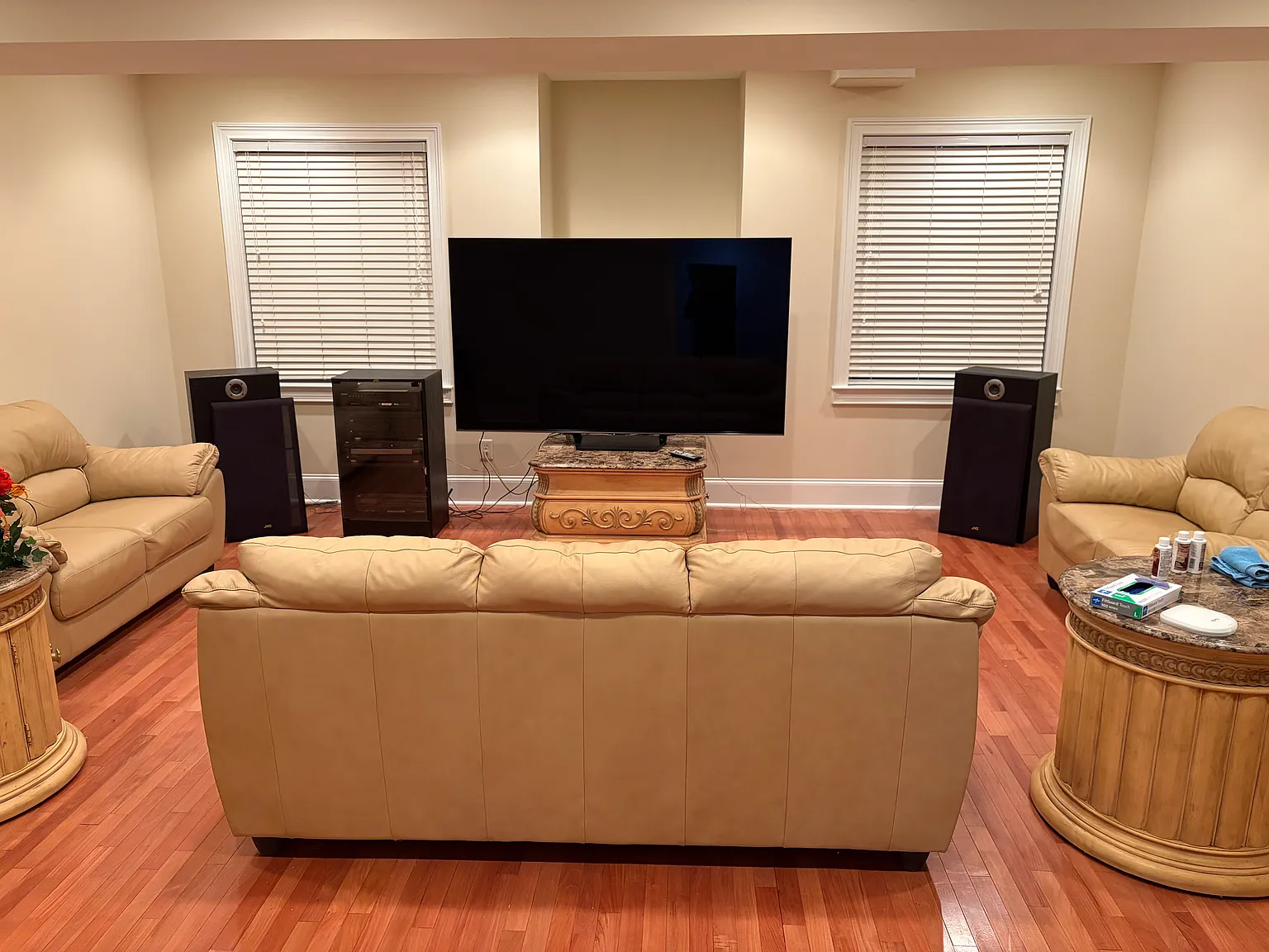 5 bed, 4.5 bath, 3745 sqft, $799 — Photo 1