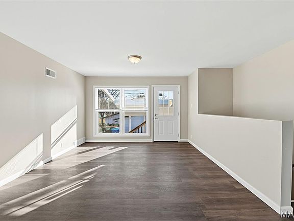 3rd image of 1068 Fernview Dr