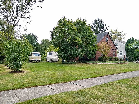 4th image of 5989 Maplecliff Dr