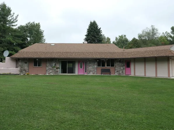 5669 E Lake Montcalm Rd, Edmore, MI 48829