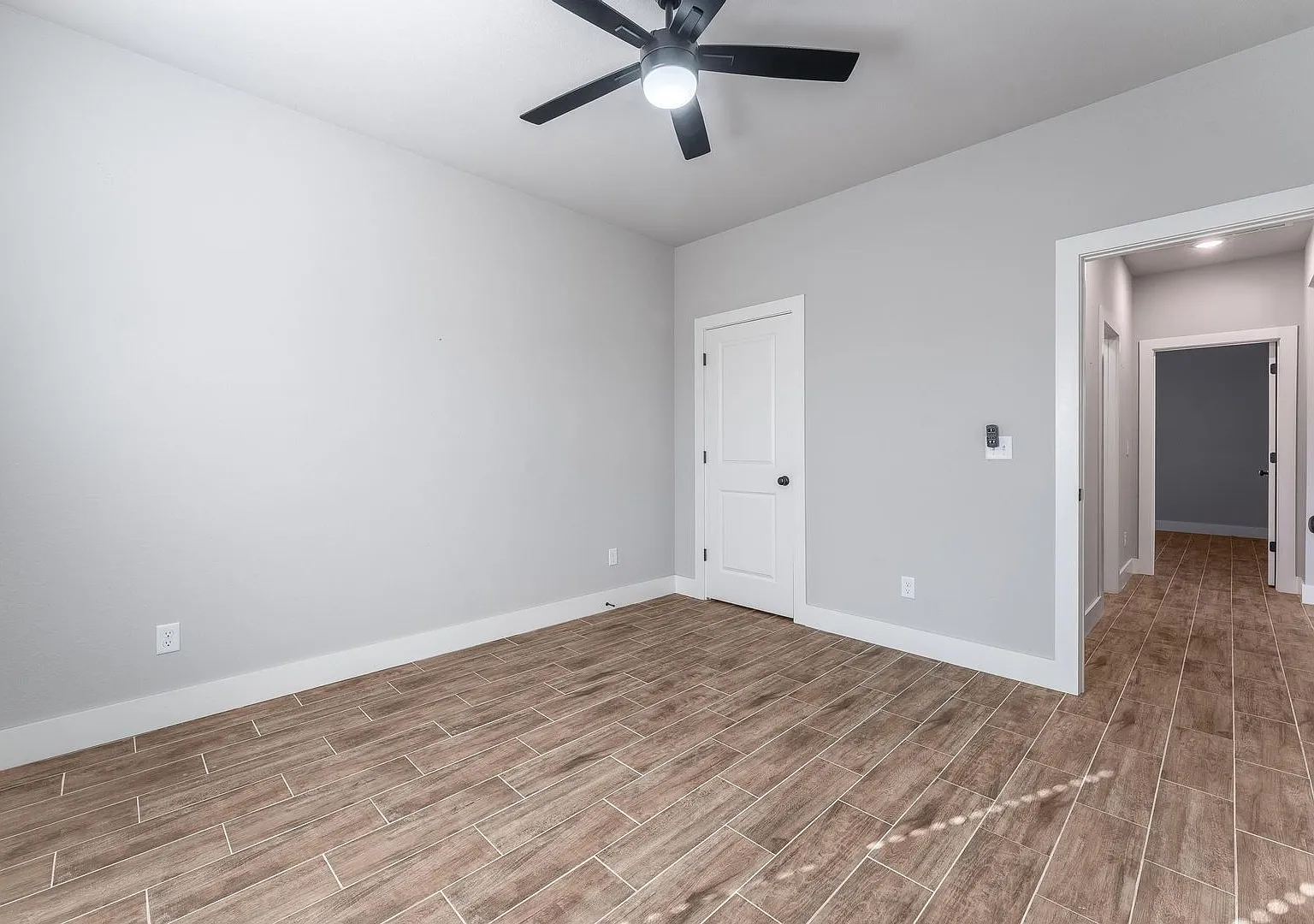 Welcome to this stunning 3-bedroom, 2-bathroom home that boasts a range of high-quality features ... — Photo 3