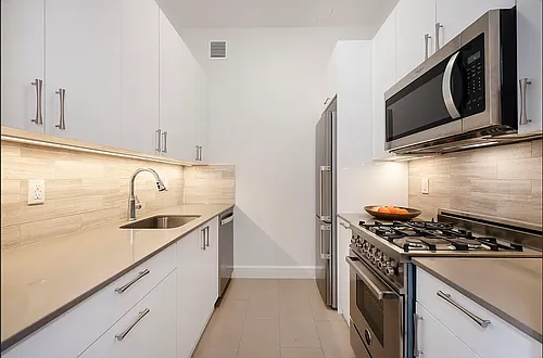 110 Greenwich St #5I Photo 1