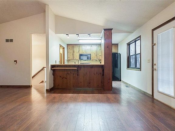 3rd image of 525 Hollow Ct
