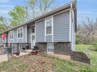 5824 NW Walnut Ct, Parkville, MO 64152