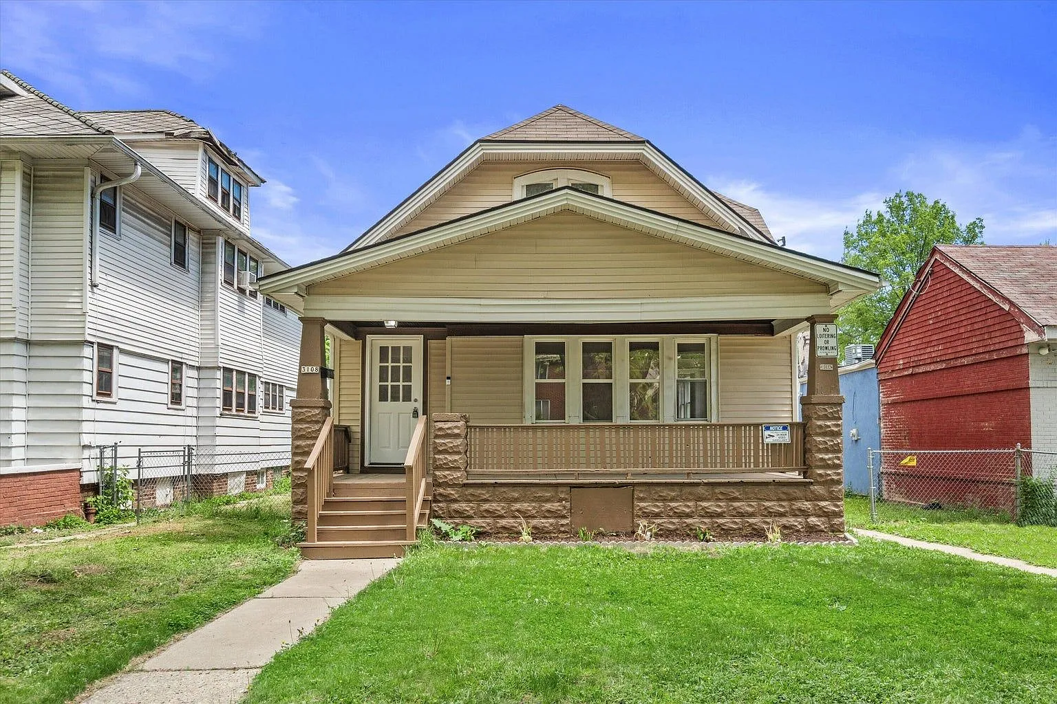 4 bed, 2.0 bath, $2,300 — Photo 1