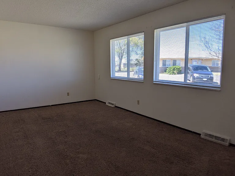 596 Roma Ct #C — Photo 7