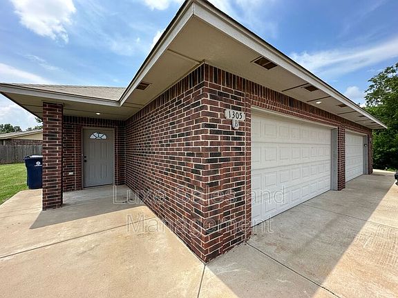 2nd image of 1305 Garden Gate Dr Unit B