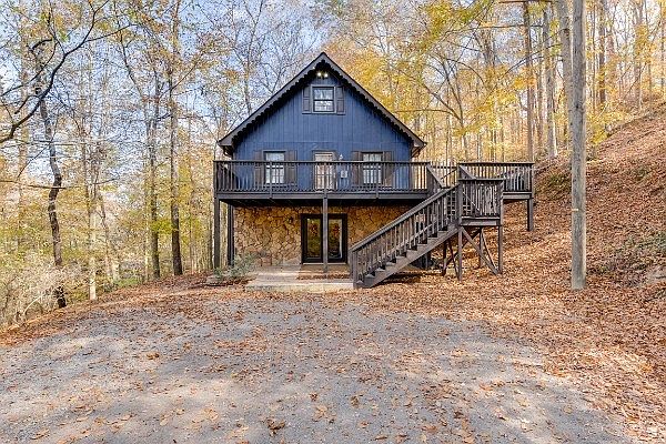 1st image of 1061 Green Valley Dr