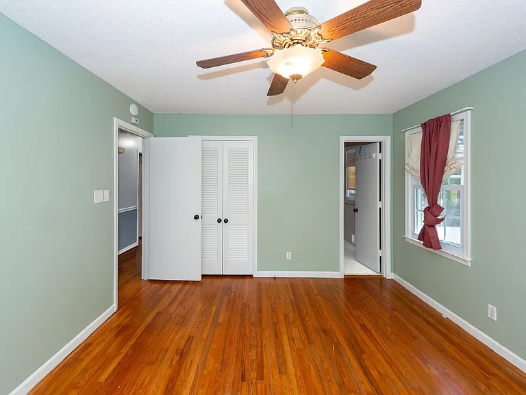 109 Runnymede Ln — Photo 23