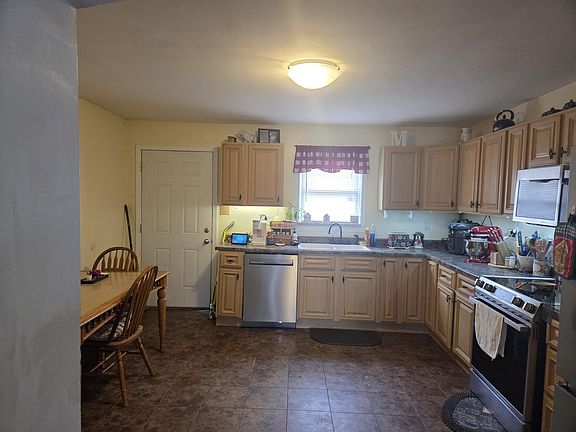 4th image of 1240 Stacy Lane Rd