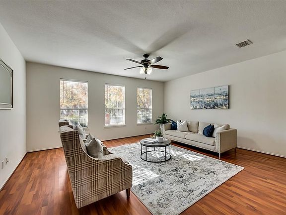 2nd image of 916 Jamie Dr
