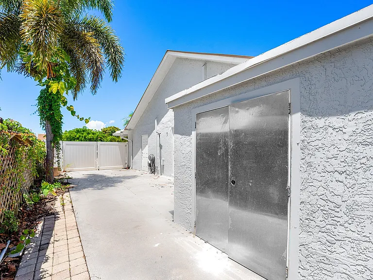 1402 Cormorant Rd — Photo 36