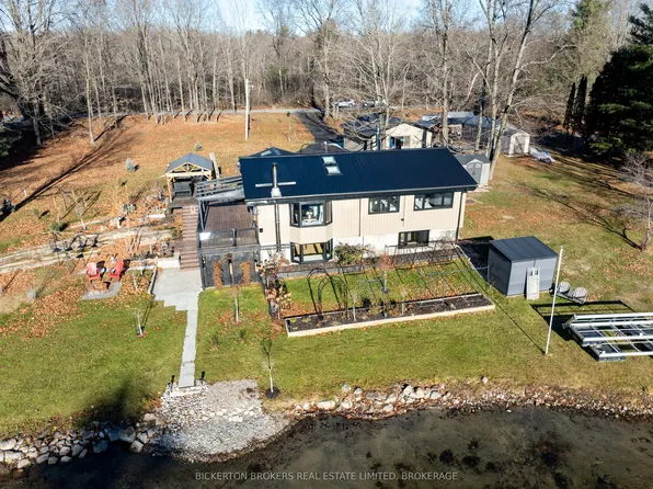 1927 Hogan Rd, South Frontenac, ON K0H 2L0