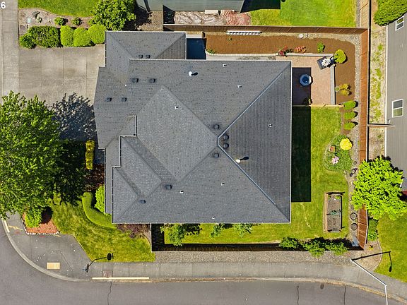 2nd image of 1775 Clover Ln