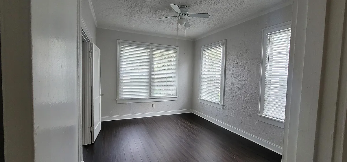 Building Photo - 407 S Melville Ave #11