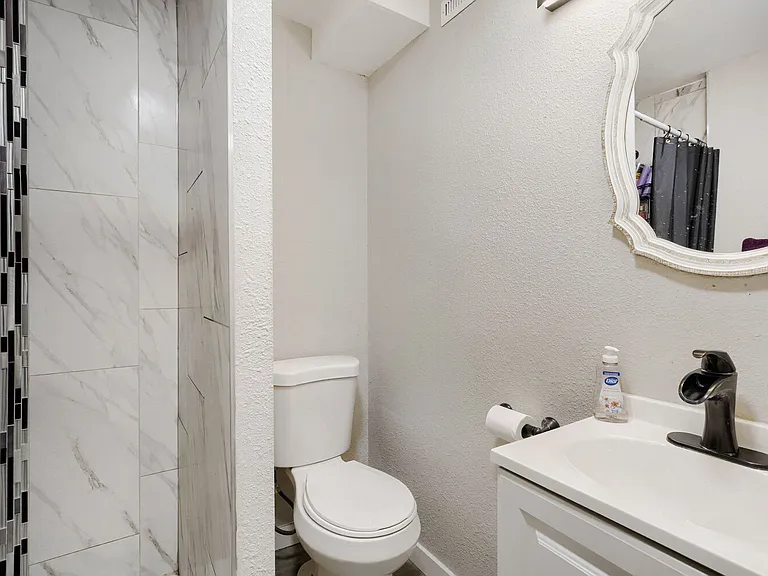 2101 Wedgewood Ct — Photo 3