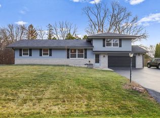 9166 N Silver Brook Ln, Brown Deer, WI 53223