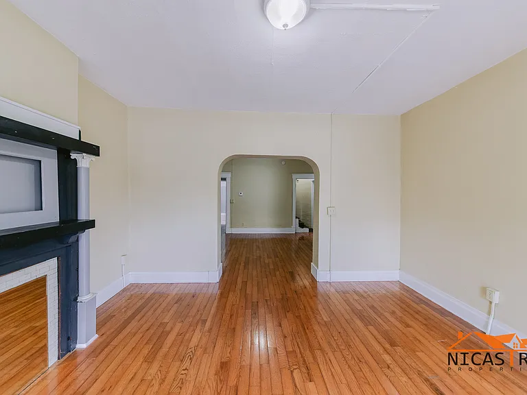 136 E 11th Ave — Photo 37