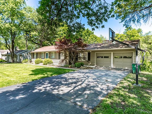 3rd image of 5838 Fontana Dr