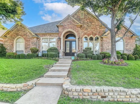 8200 Edgemont Ct, North Richland Hills, TX 76182