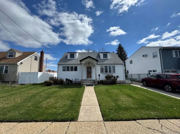 2152 Erma Drive, East Meadow, NY 11554