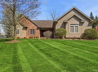 9031 Hidden Oaks Dr, Grand Blanc, MI 48439