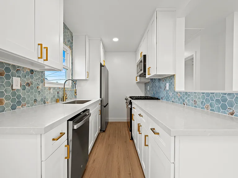868 Emerald St #870.5 — Photo 2