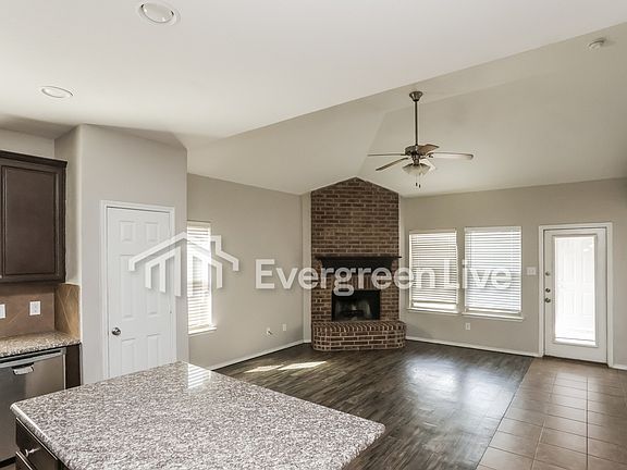 3rd image of 1305 Sweetgum Dr
