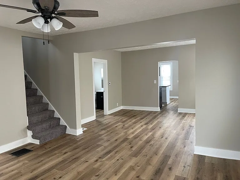 852 Lafayette Ave NE — Photo 4