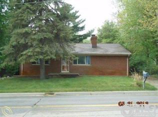 3362 Union Lake Rd, Commerce Township, MI 48382