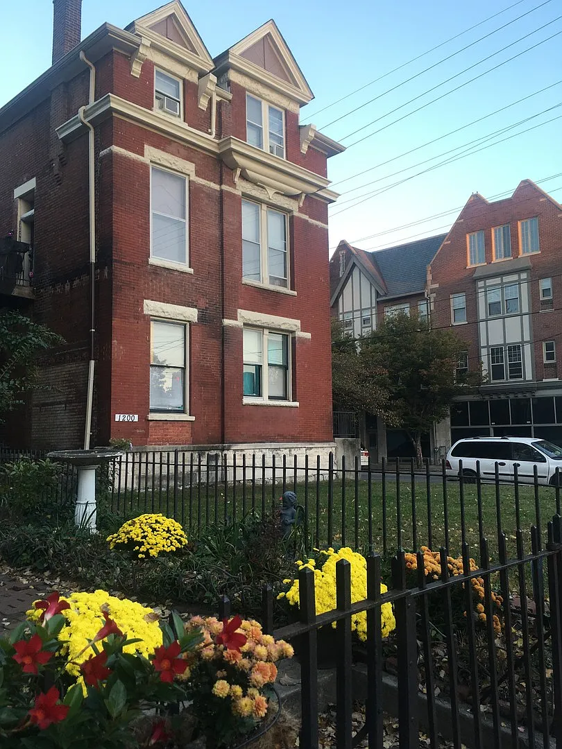 1200 So 6th St — Photo 2