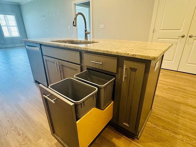 527 Cloverdale Dr — Photo 13