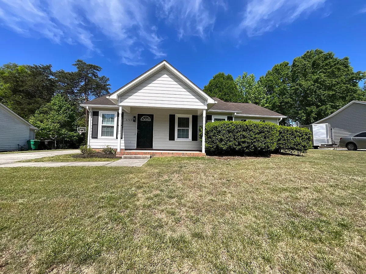 Building Photo - 2709 Ingleside Dr