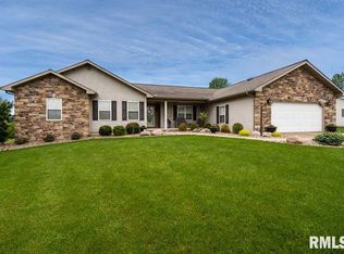 109 Oak Grove Cir, Dahinda, IL 61428